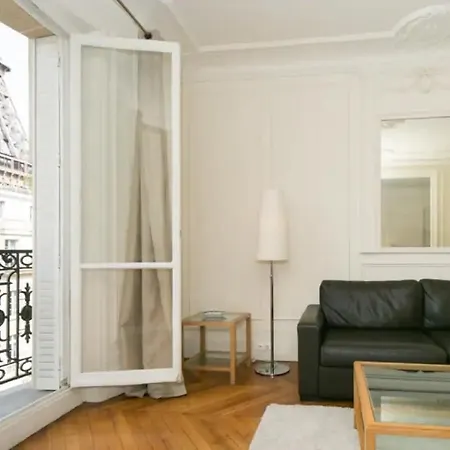Tour Eiffel 4 Appartement