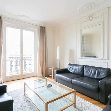 Appartement Tour Eiffel 4 *